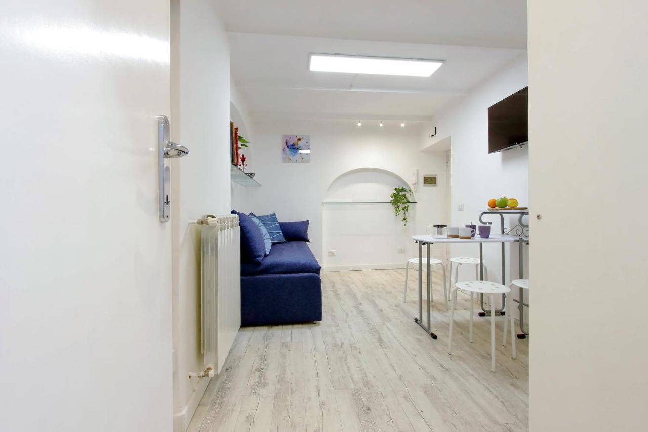 Ych-Confortevole Suite Al Colosseo Rome Bagian luar foto