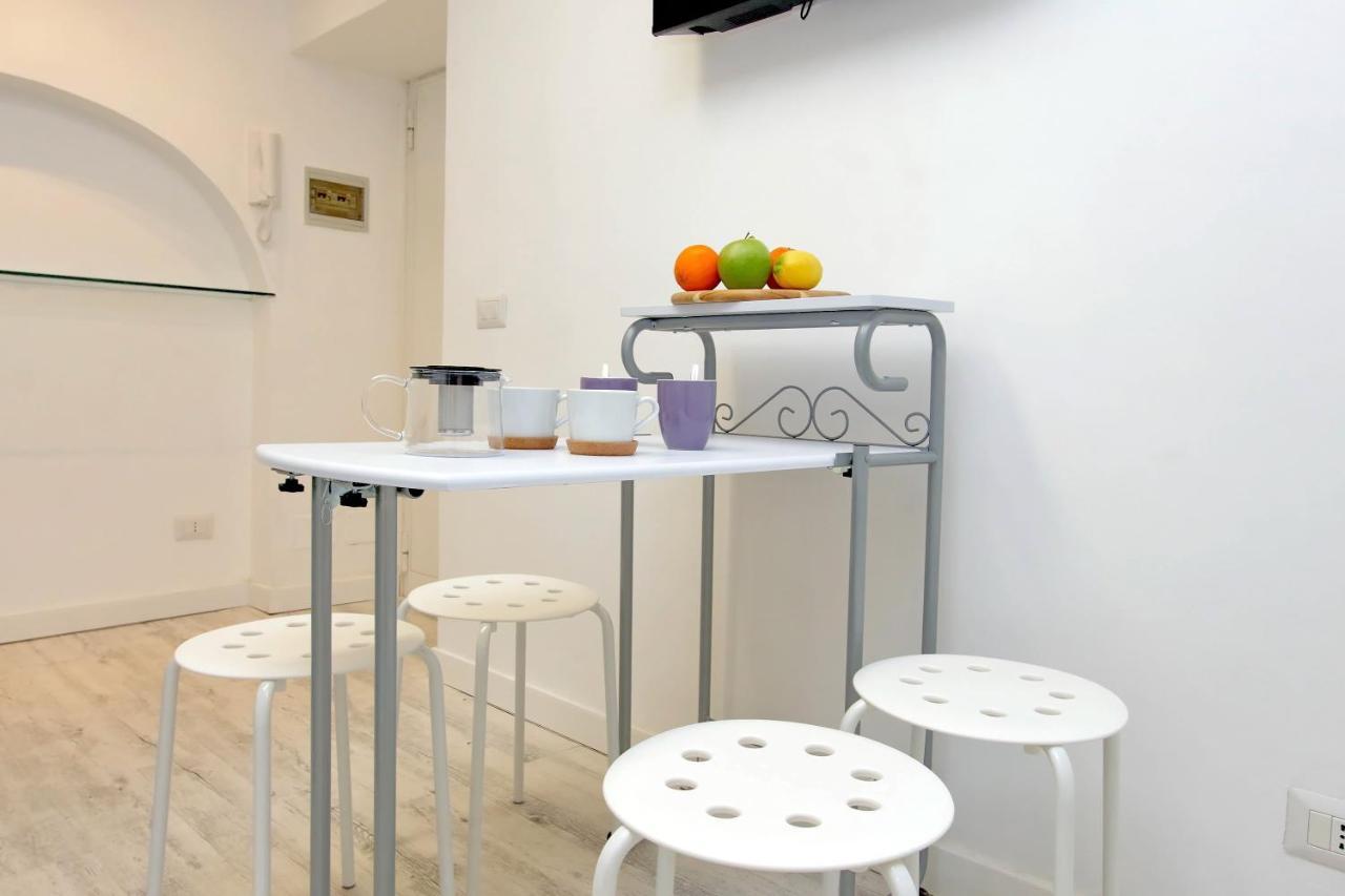 Ych-Confortevole Suite Al Colosseo Rome Bagian luar foto