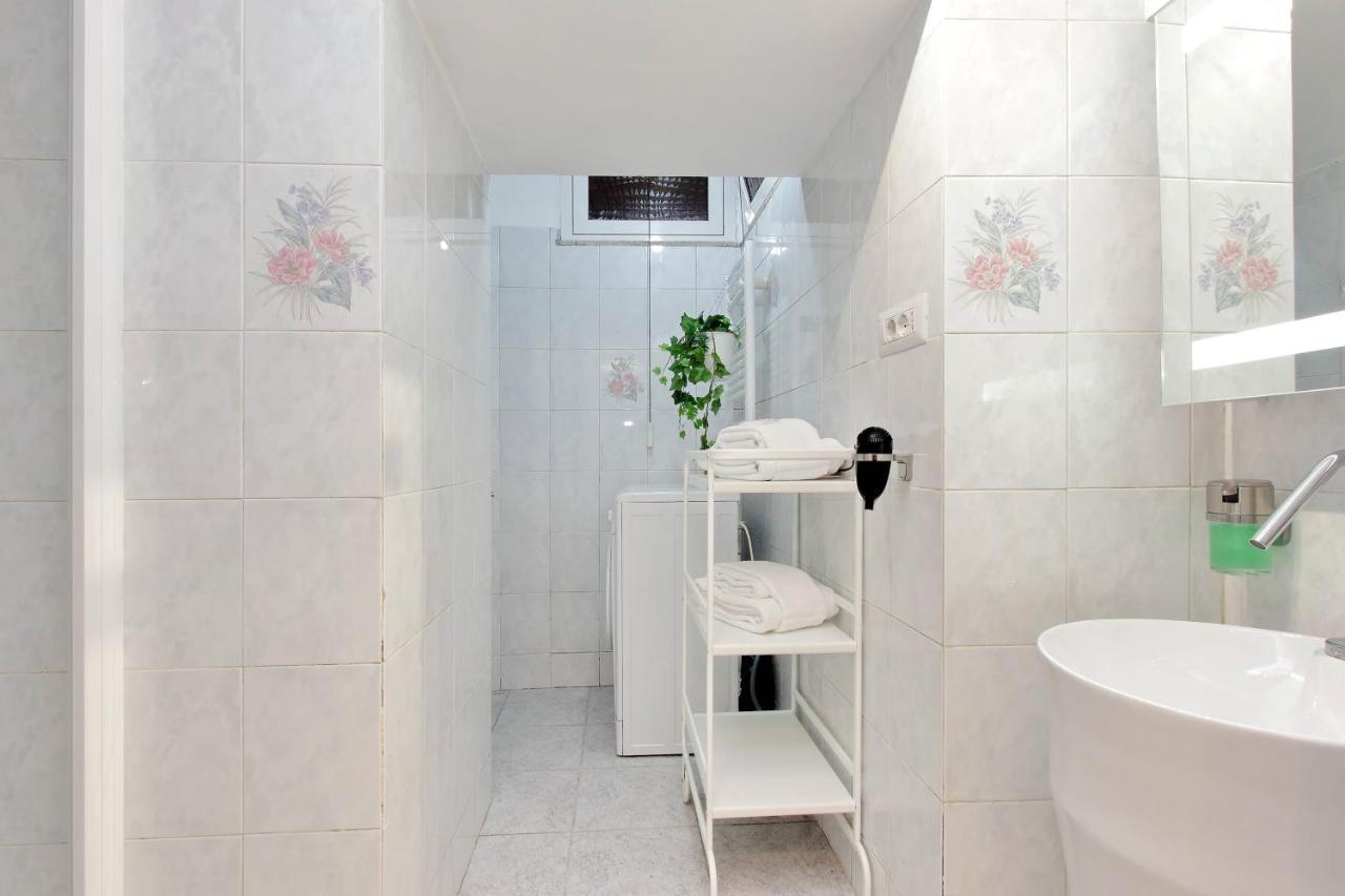 Ych-Confortevole Suite Al Colosseo Rome Bagian luar foto