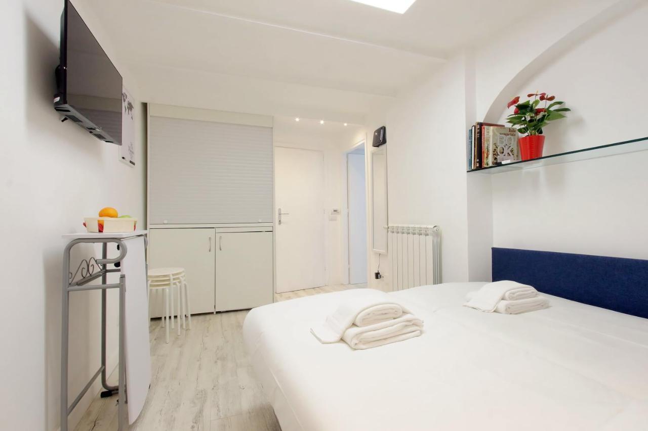 Ych-Confortevole Suite Al Colosseo Rome Bagian luar foto