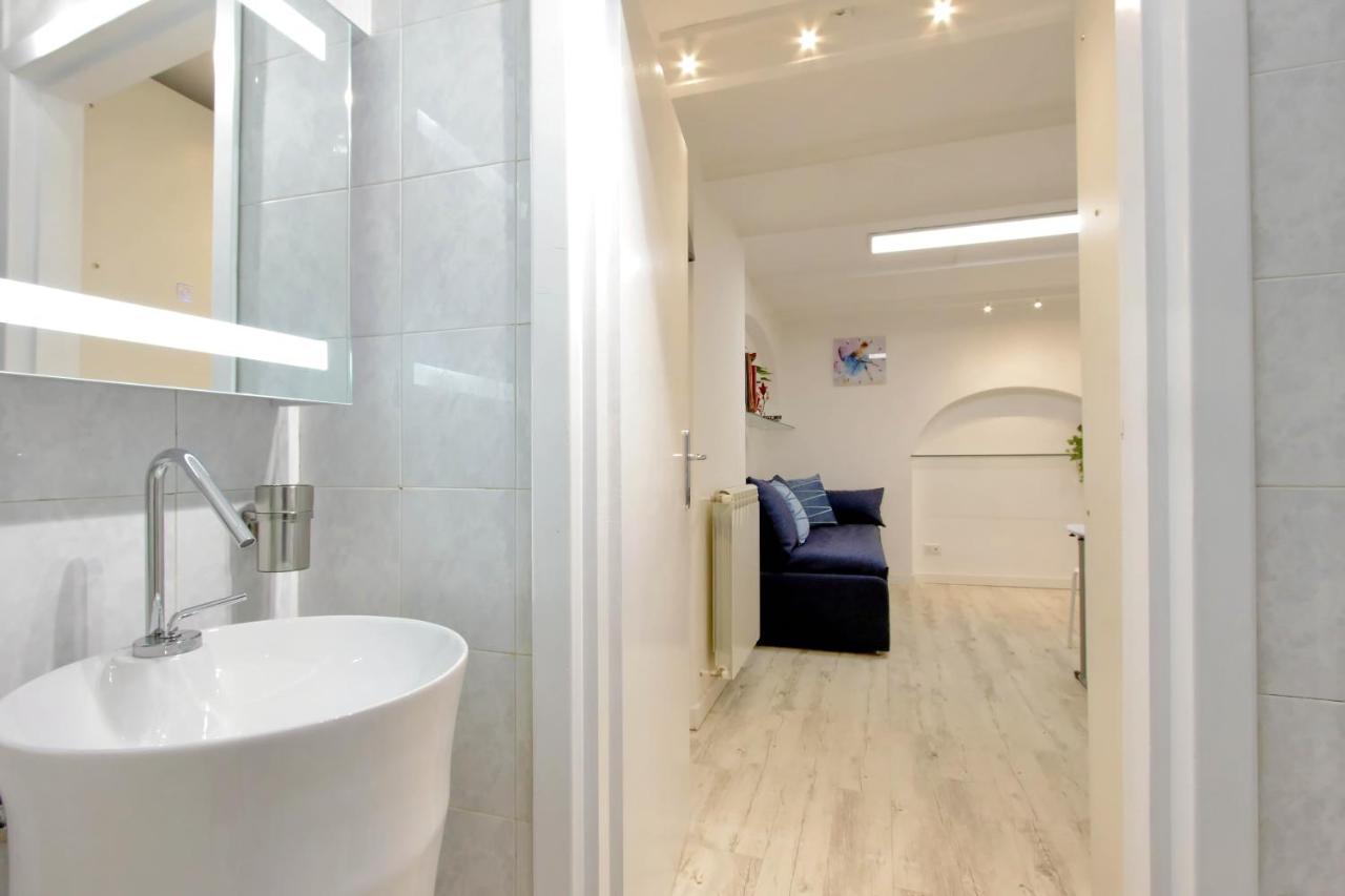 Ych-Confortevole Suite Al Colosseo Rome Bagian luar foto