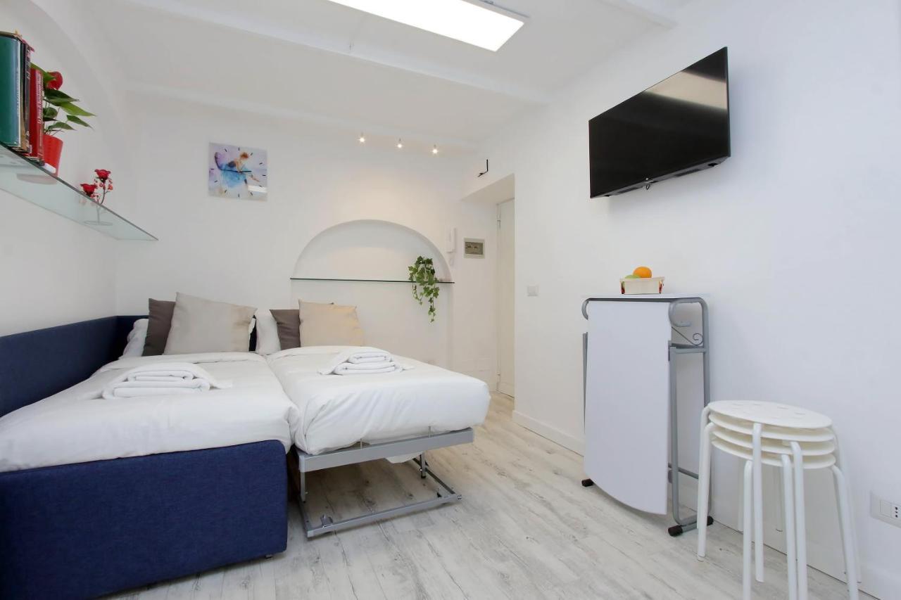 Ych-Confortevole Suite Al Colosseo Rome Bagian luar foto