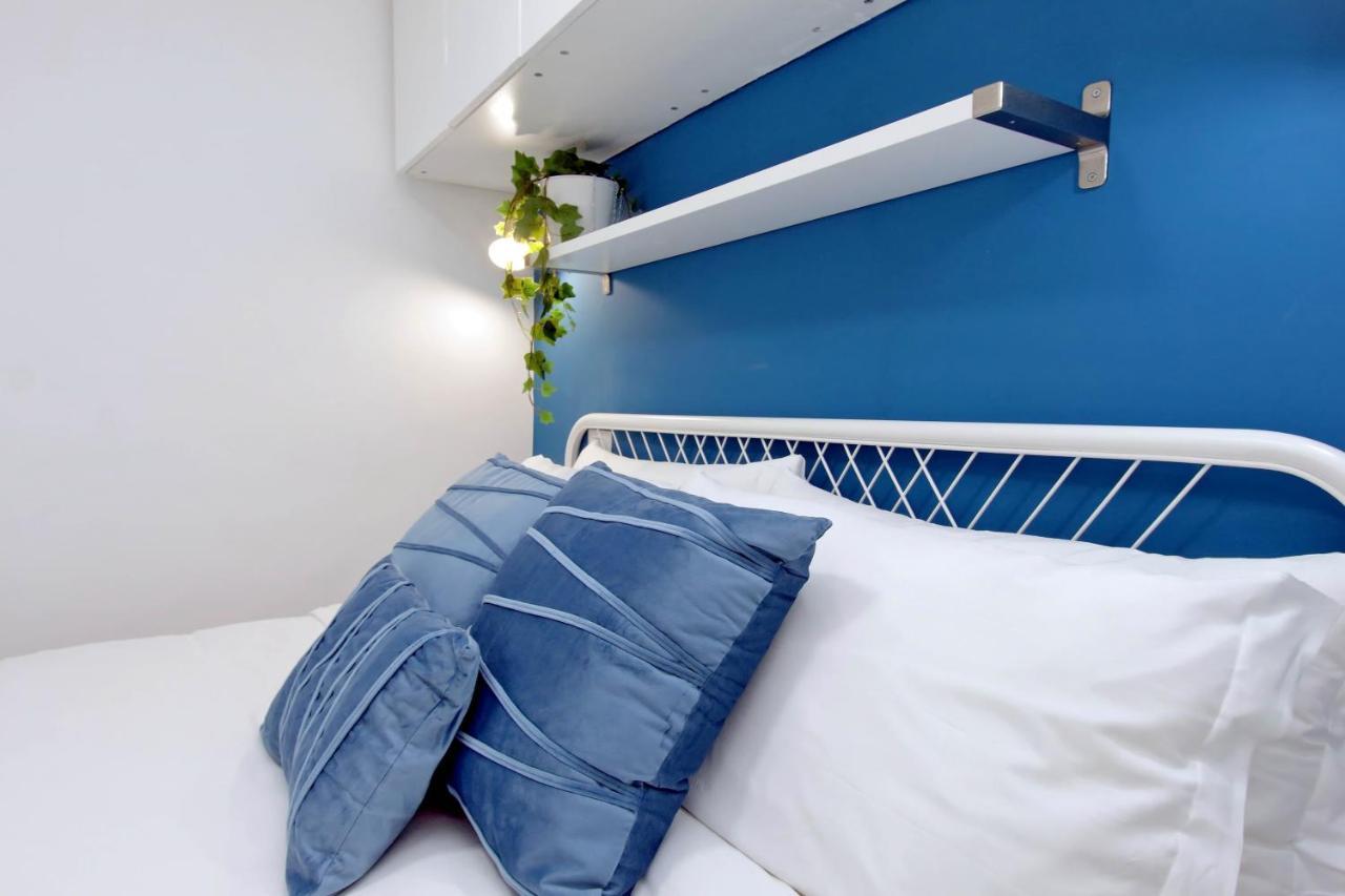 Ych-Confortevole Suite Al Colosseo Rome Bagian luar foto