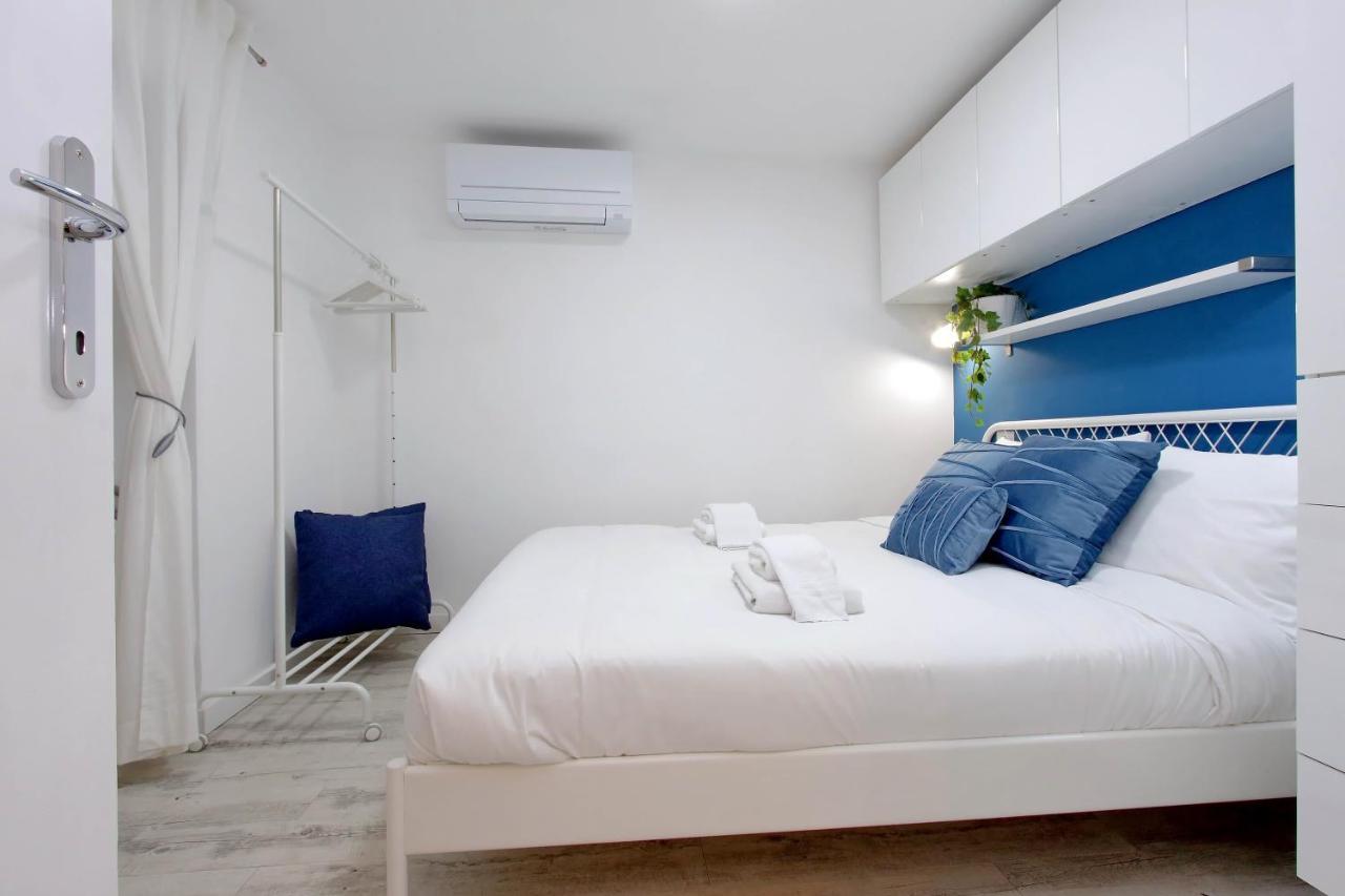 Ych-Confortevole Suite Al Colosseo Rome Bagian luar foto