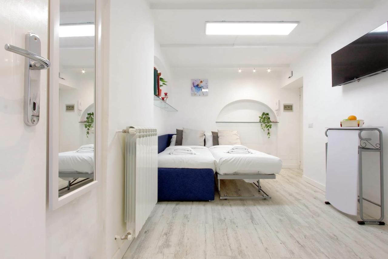 Ych-Confortevole Suite Al Colosseo Rome Bagian luar foto